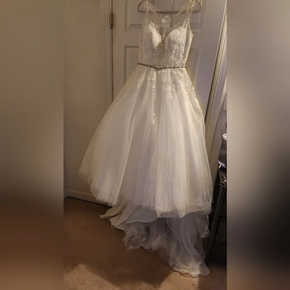 NWT! REBECCA INGRAM WEDDING DRESS ! (ONE PEARL IS MISSING ON THE SWAROVSKI BELT) - Picture 3 of 16